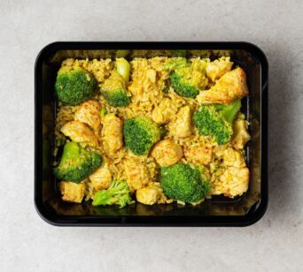 Zilvervliesrijst - Gebakken Kipfilet Blokjes - Broccoli (Bombay Curry sauce) [BULK]